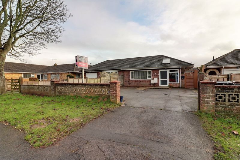 3 bed semidetached bungalow for sale in Masefield Crescent, Cowplain