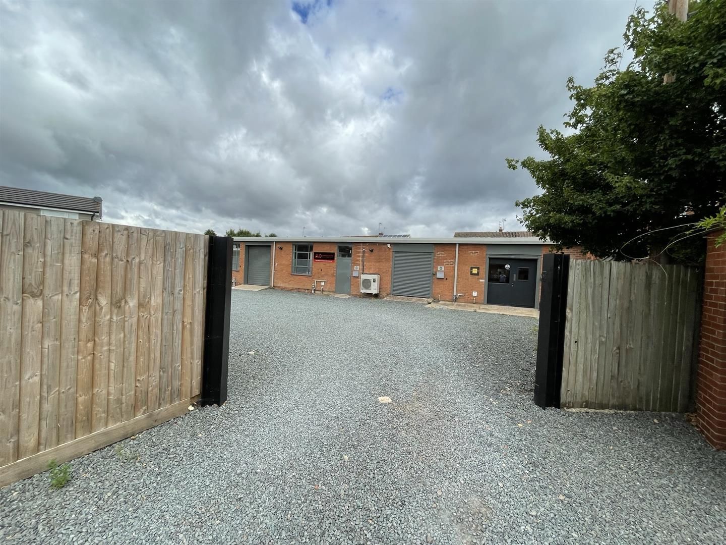 Light industrial to let in Unit D 10/12 Ridgeway Trading Estate, 10/12