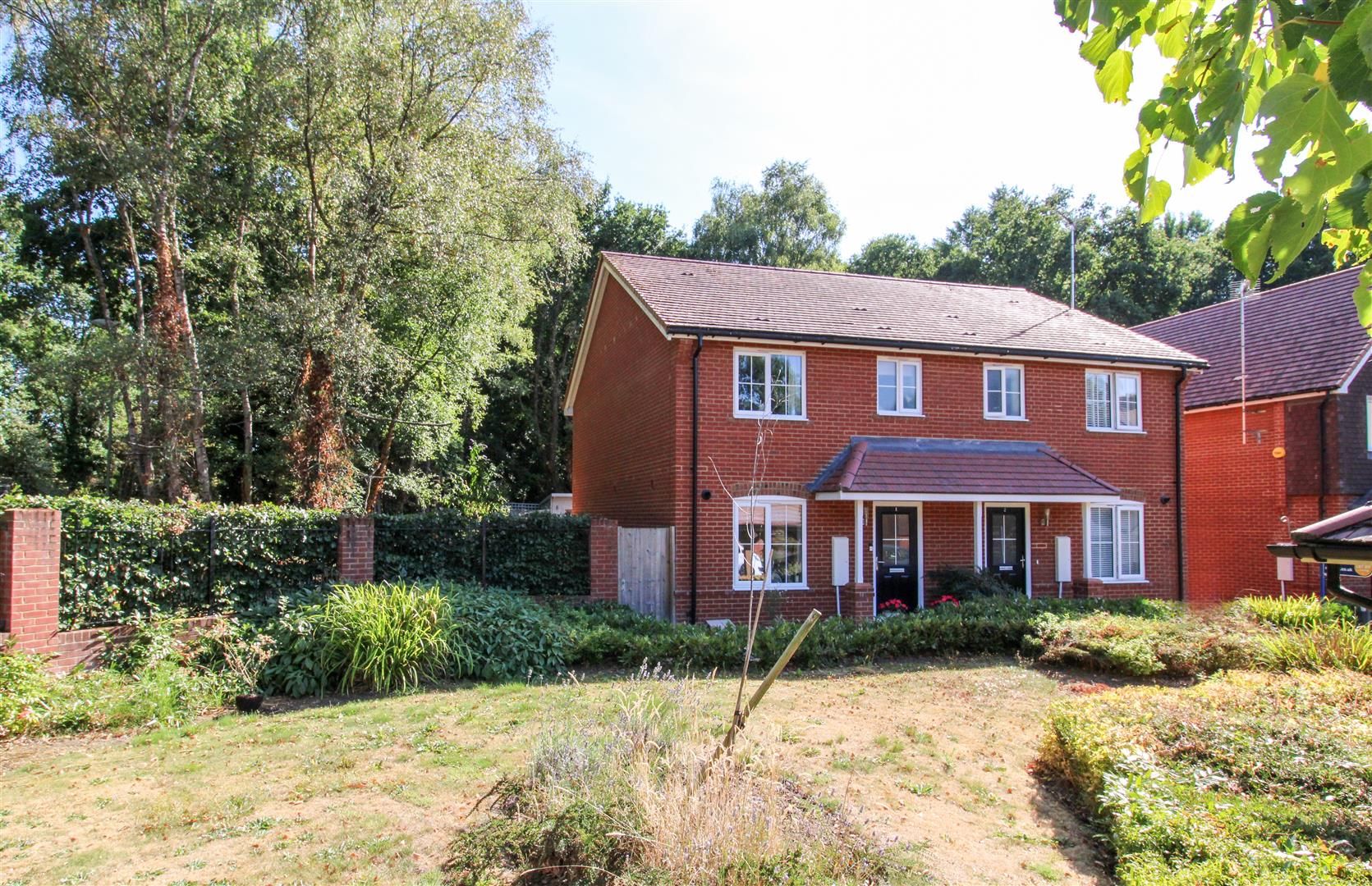 3 bed semidetached house for sale in Cavesson Close, Church Crookham