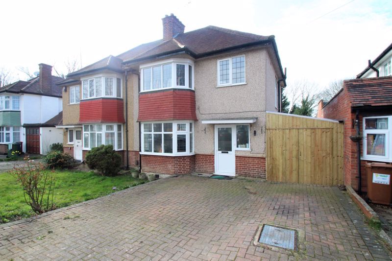 3 bed semidetached house to rent in Northumberland Road, North Harrow