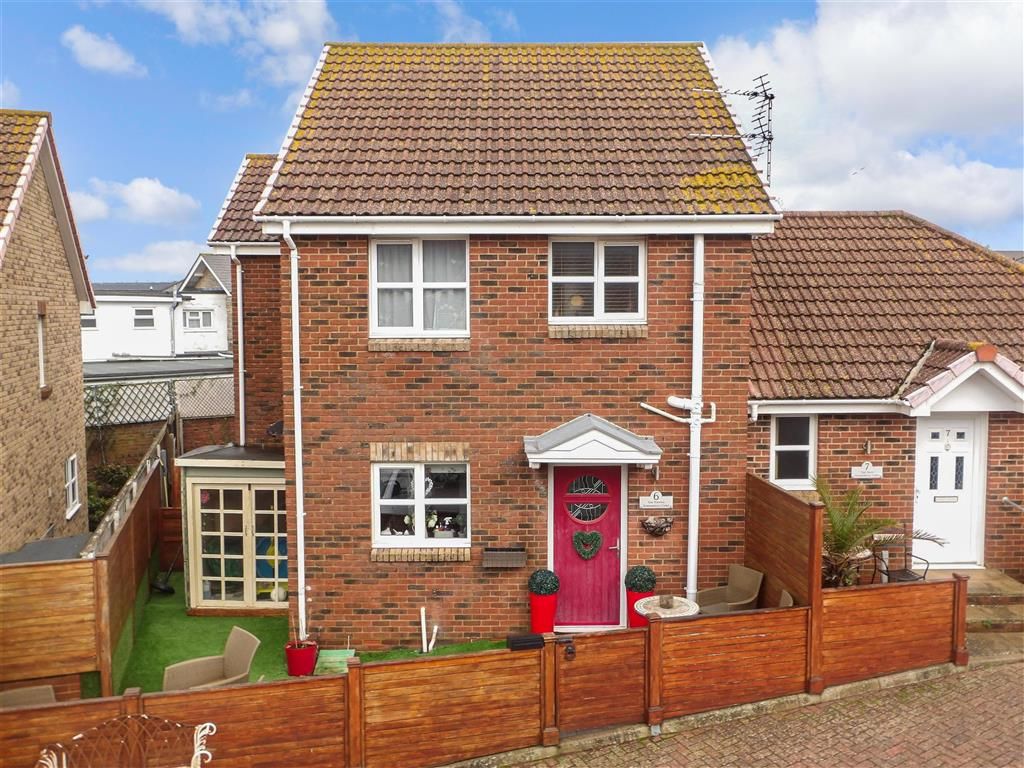 3 bed semidetached house for sale in Summerhill Close, Sandown, Isle