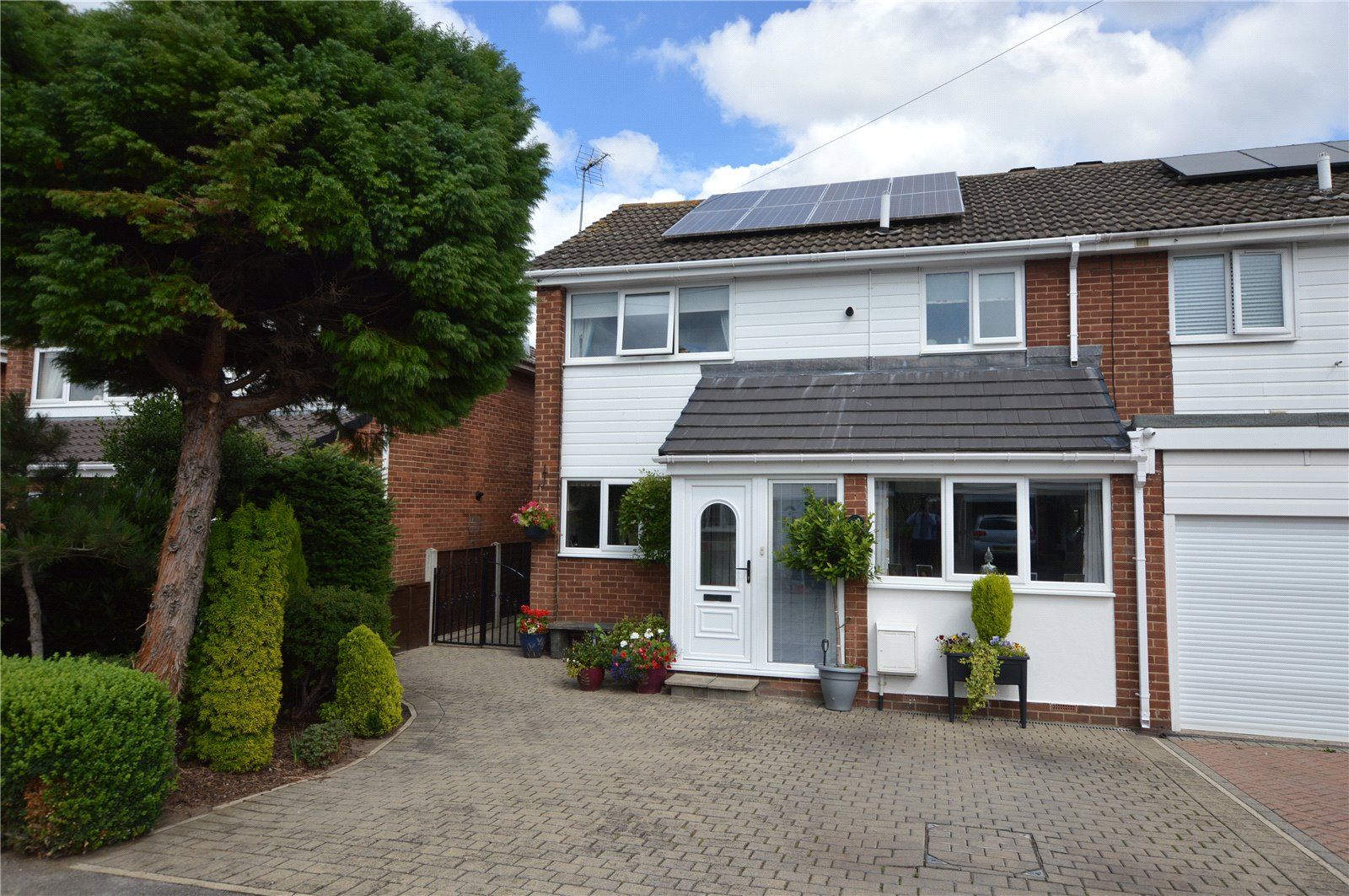 4 bed semidetached house for sale in Whitehall Croft, Rothwell, Leeds