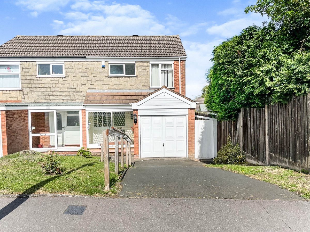 3 bed semidetached house for sale in Red Lion Close, Tividale, Oldbury