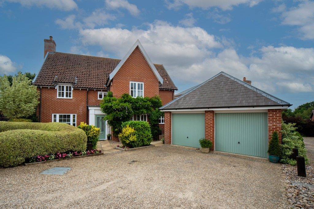 5 bed detached house for sale in Denmark Court, Palgrave, Diss IP22