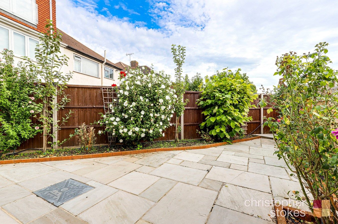 4 bed semidetached house for sale in Debenham Road, Cheshunt, Waltham