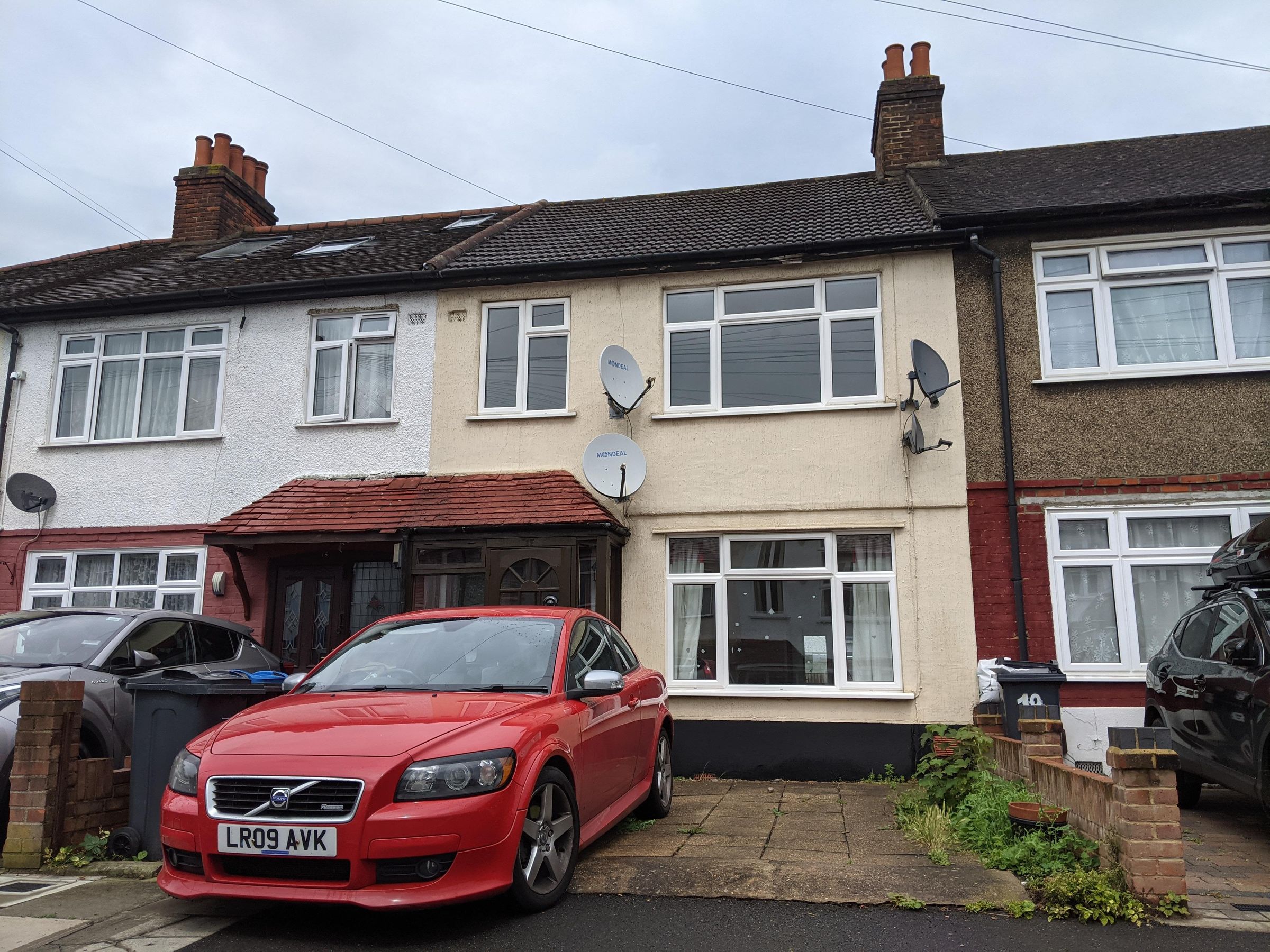 3 bed property to rent in Hatton Gardens, Mitcham CR4 Zoopla