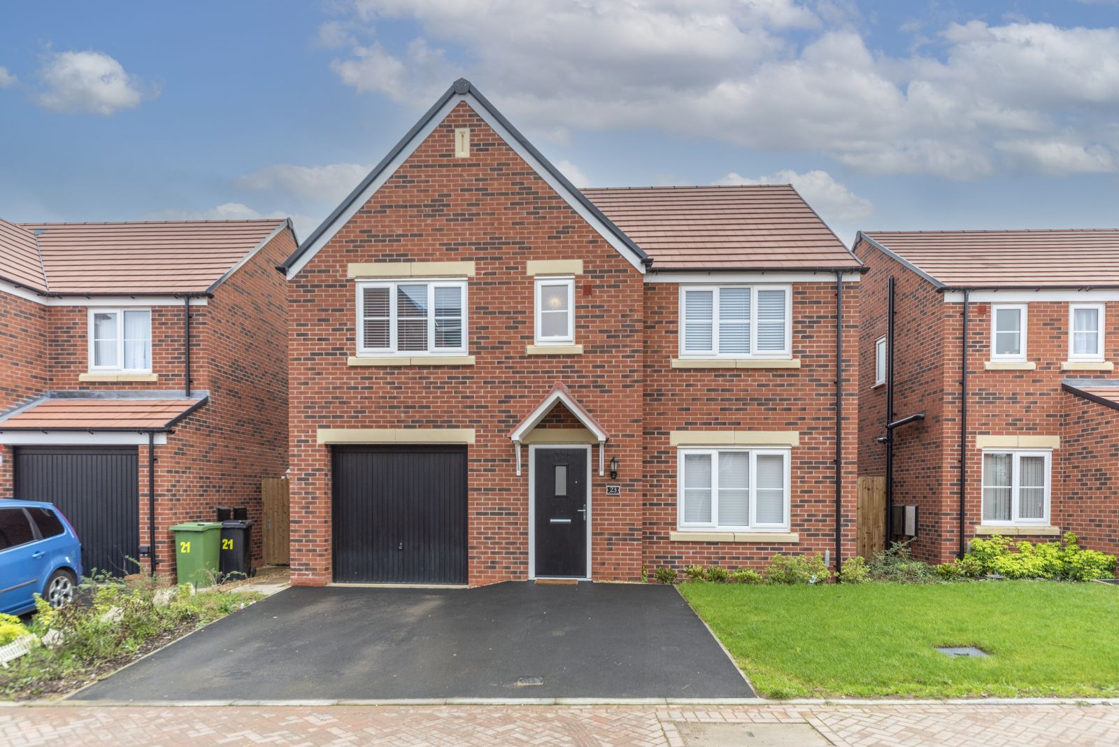 5 bed detached house for sale in Wilton Avenue, Hampton Gardens