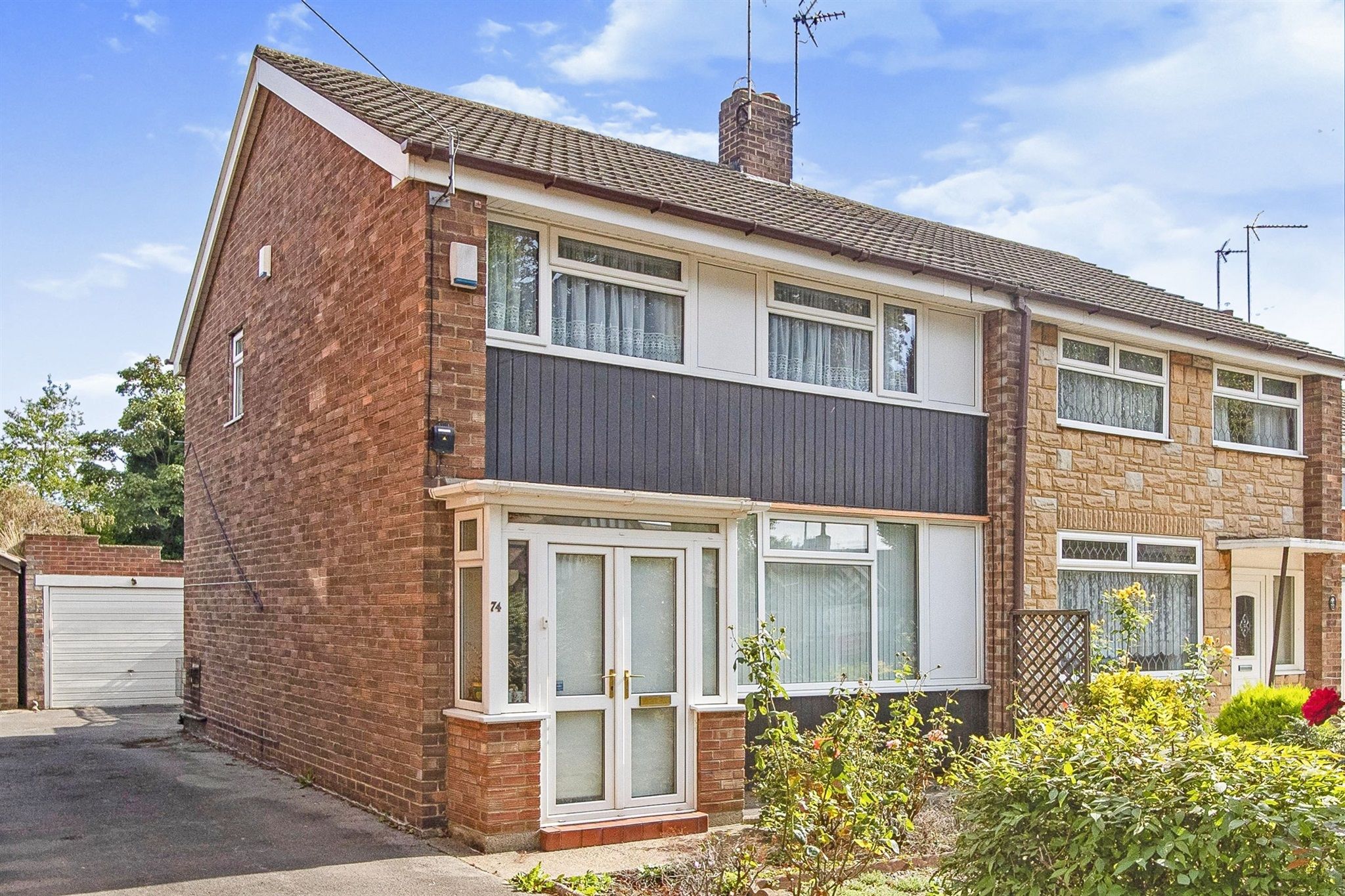 3 bed semidetached house for sale in Village Road, Garden Village