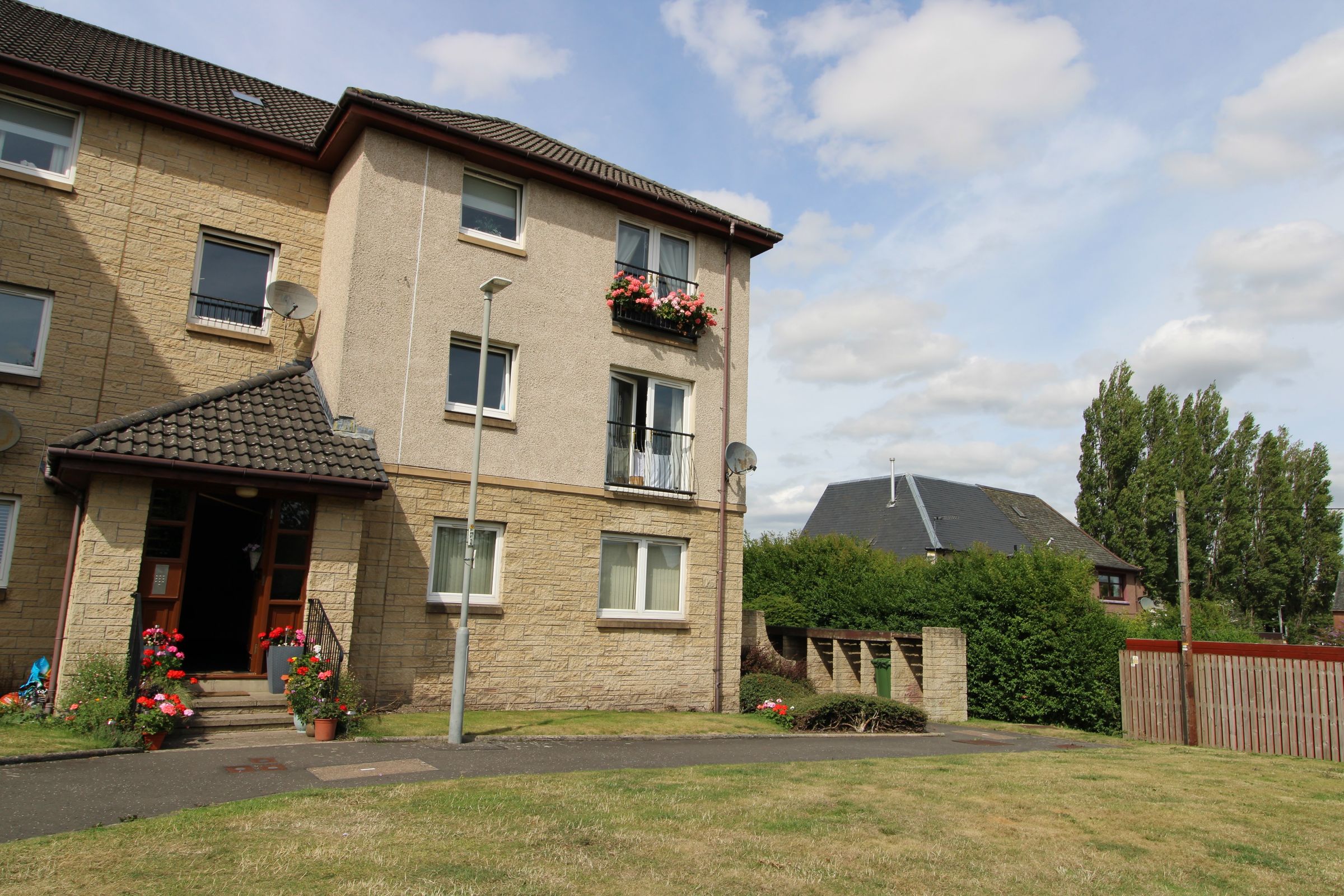 1 bed flat to rent in Ladysmill Court, Falkirk FK2 Zoopla