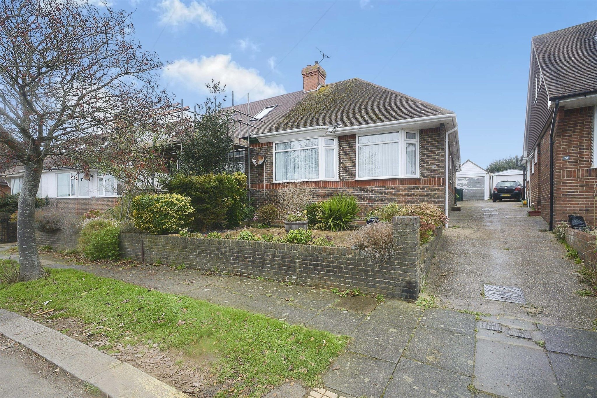 2 bed semidetached bungalow for sale in Meadway Crescent, Hove BN3