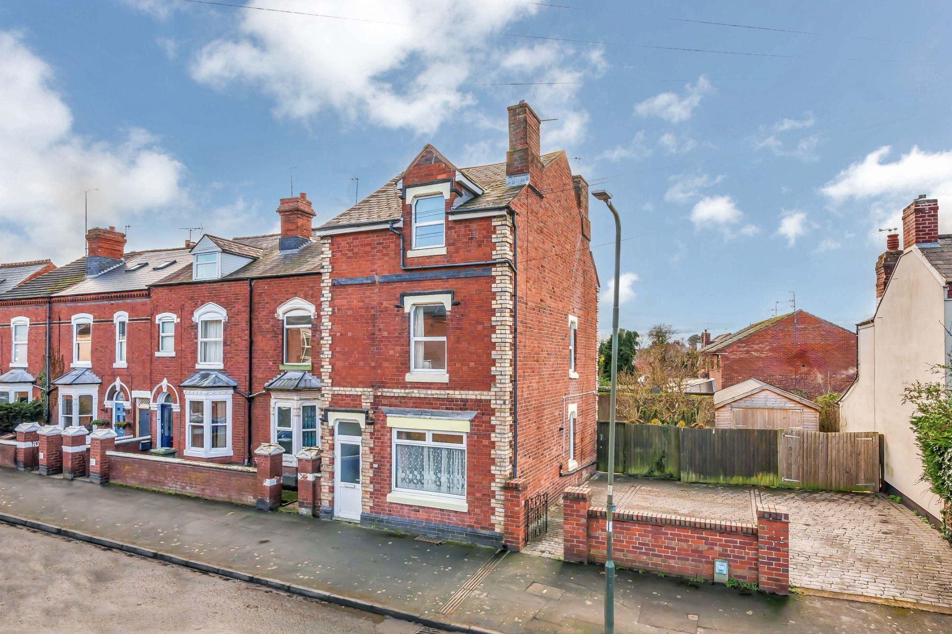 3 bed end terrace house for sale in Hurcott Road, Kidderminster DY10