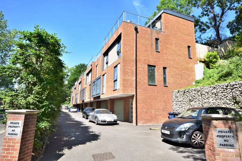 Millbank Close Farnham GU9  