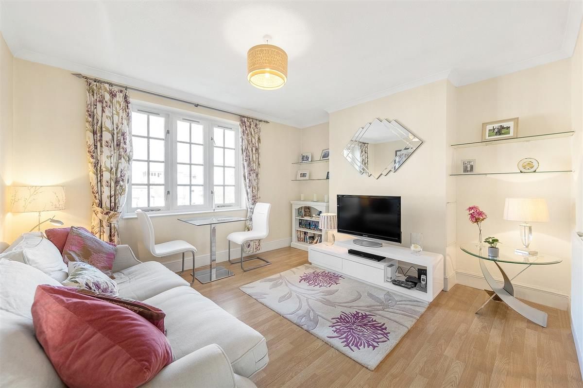 2 bed flat for sale in Tower Court, Frogmore SW18 Zoopla