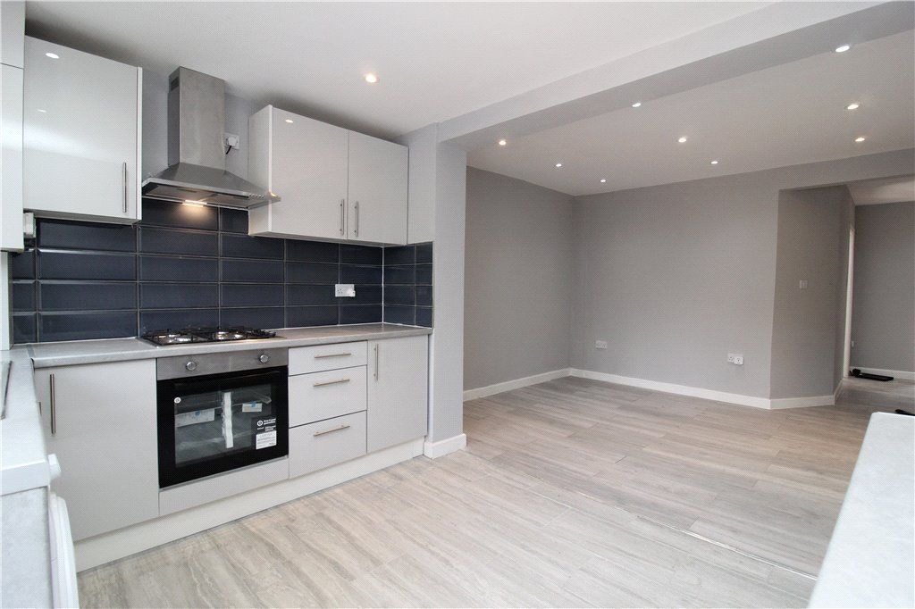 4 bed semidetached house to rent in Boxtree Lane, Harrow HA3 Zoopla