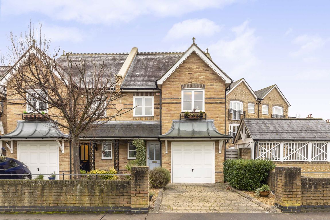 4 bed semidetached house for sale in Gander Green Crescent, Hampton