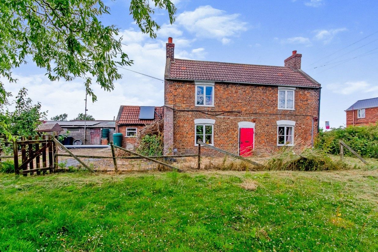 3 bed farmhouse for sale in Sutterton Drove, Amber Hill, Boston PE20