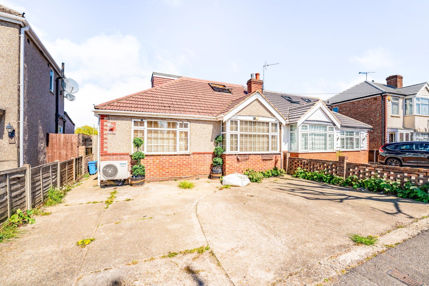 4 bed semidetached bungalow for sale in Fairholme Crescent, Hayes UB4