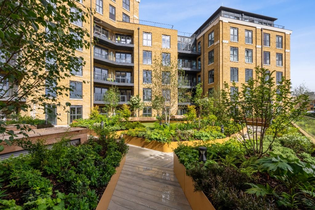 2 bed flat to rent in Royal Exchange, Kingston, Kingston Upon Thames KT1 Zoopla