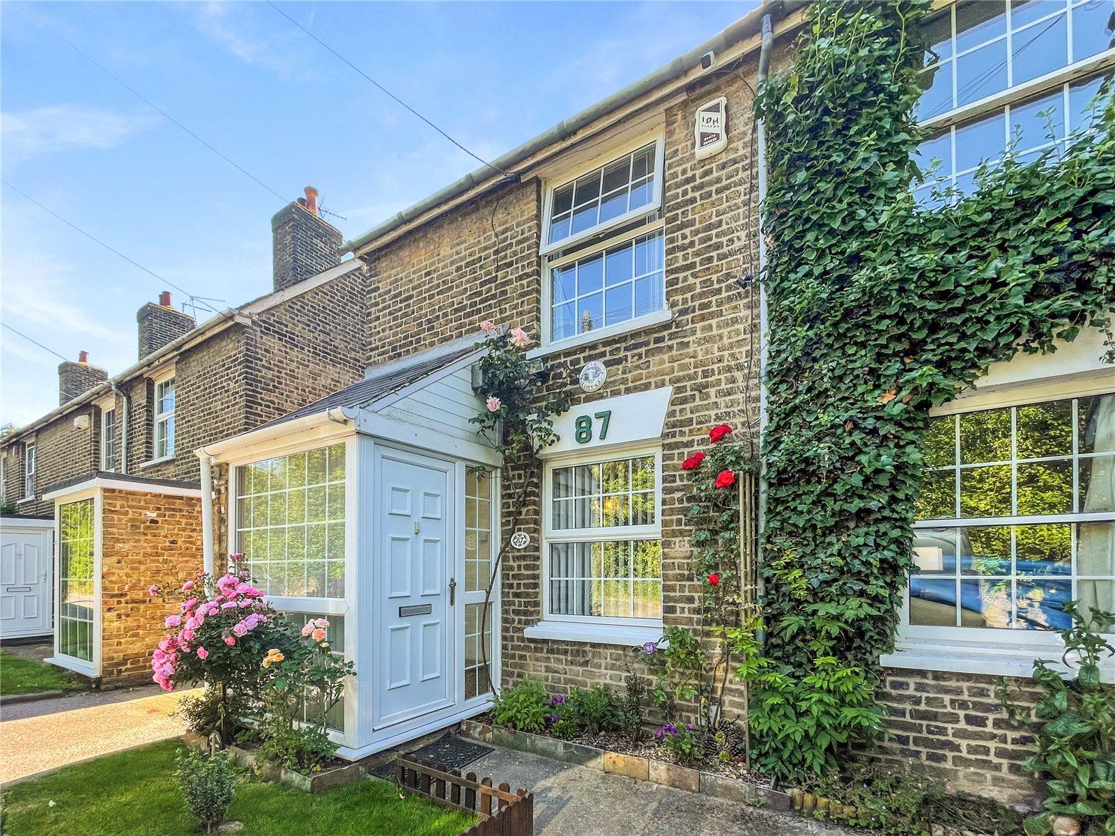 3 bed end terrace house for sale in Highcross Road, Southfleet