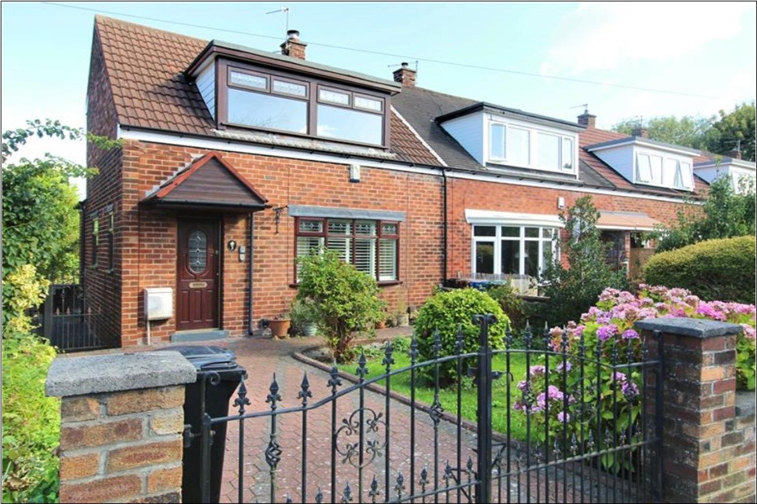 2 bed semidetached bungalow to rent in Carnforth Road, Heaton Chapel