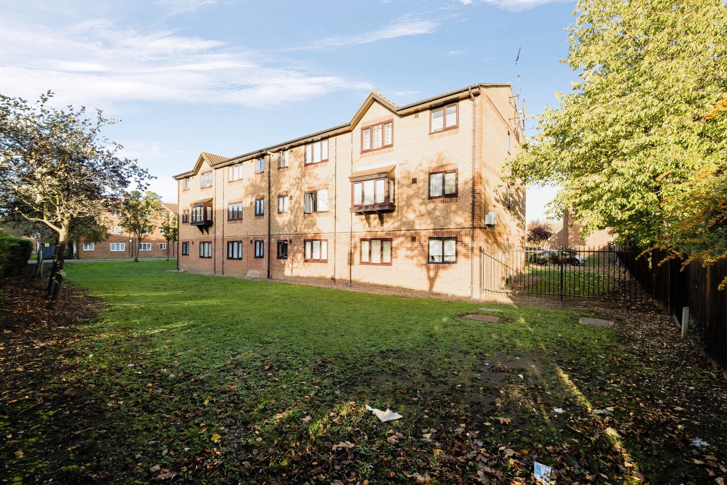 1 bed flat for sale in Plumtree Close, Dagenham RM10 Zoopla
