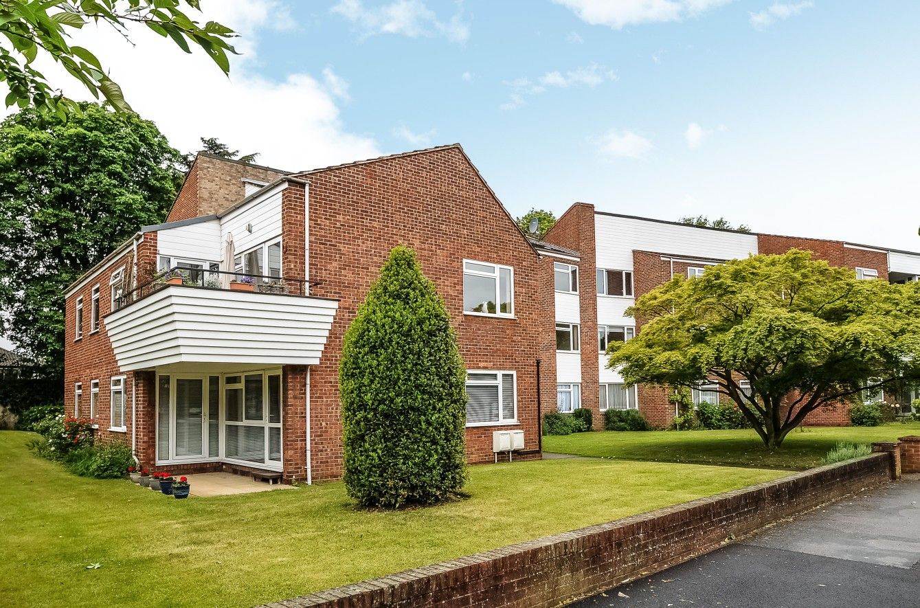 2 bed flat to rent in Lindley Court, Road, Kingston KT1 Zoopla