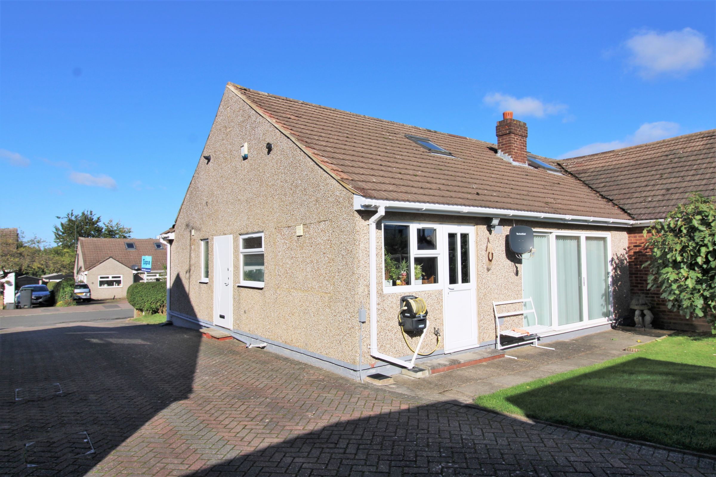 2 bed semidetached bungalow for sale in The Furrows, Luton LU3 Zoopla