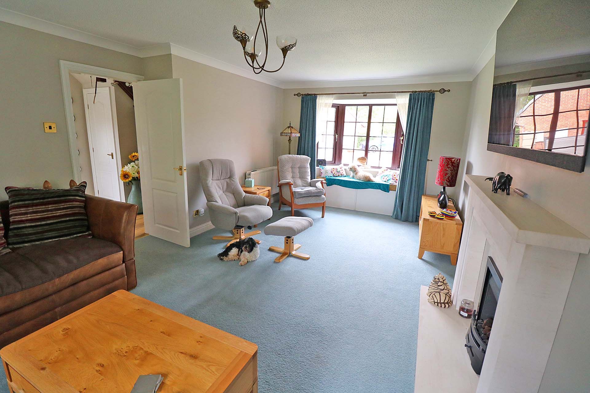 4 bed detached house for sale in Westmoreland Close, Westwoodside