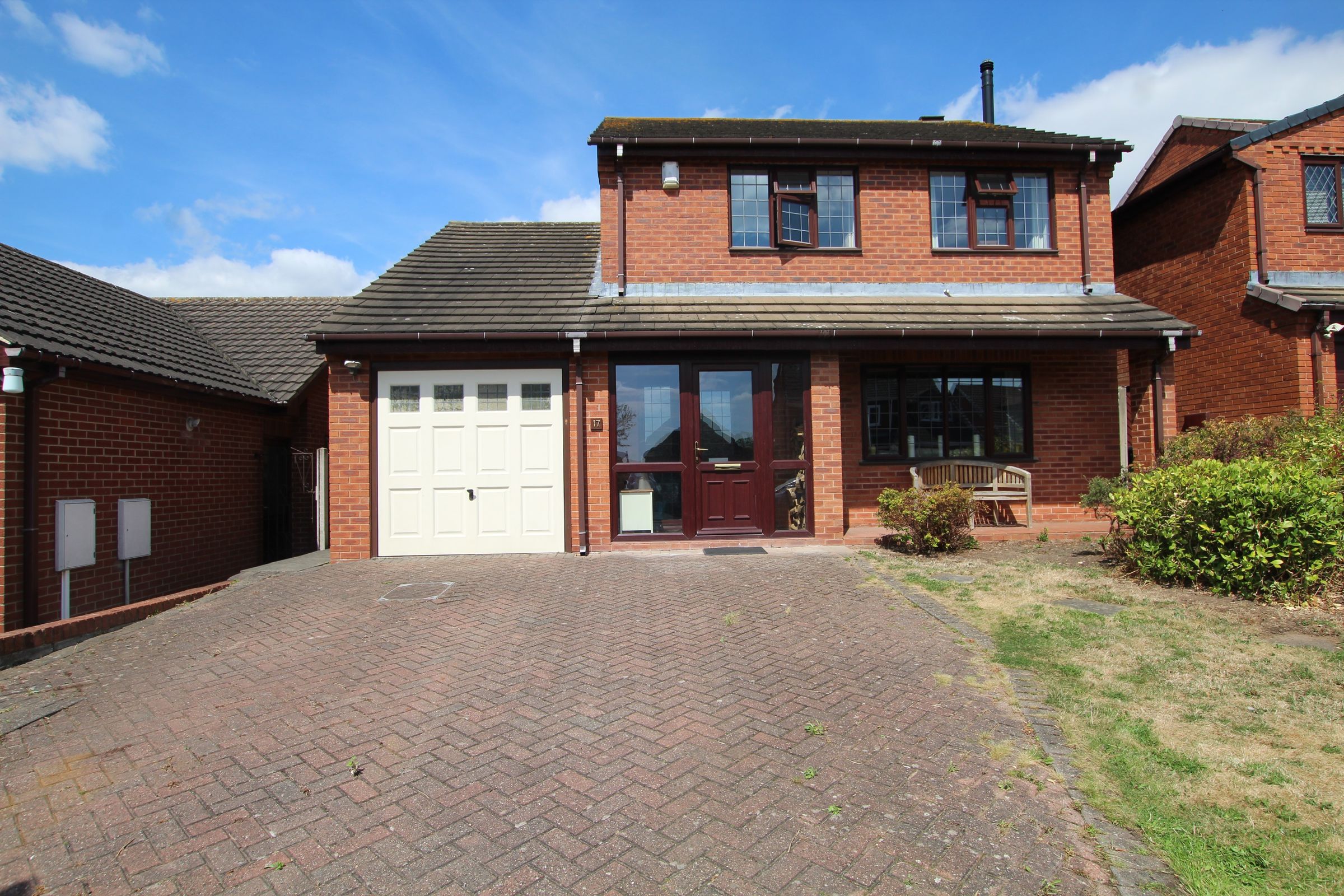 3 bed detached house for sale in Elwyn Close, Stretton, BurtonOnTrent