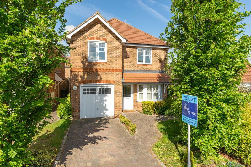 4 bed detached house to rent in Green Lane, Burwood Park, Hersham