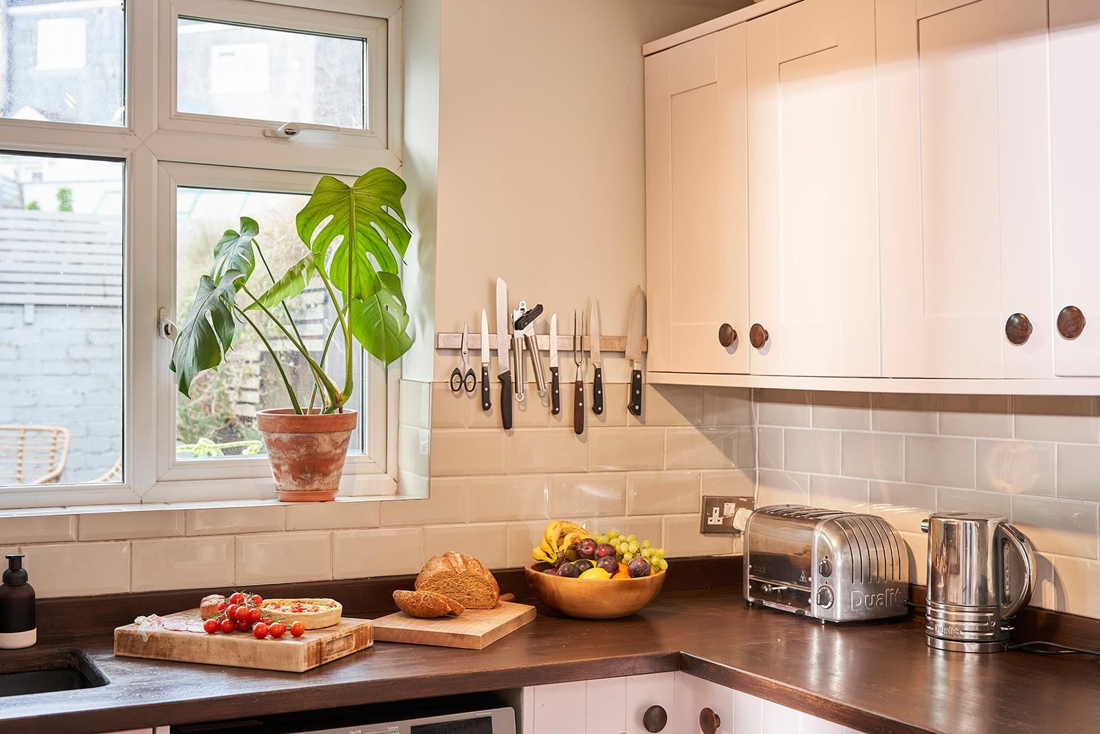 5 bed terraced house to rent in Greenswood Road, Brixham TQ5 Zoopla