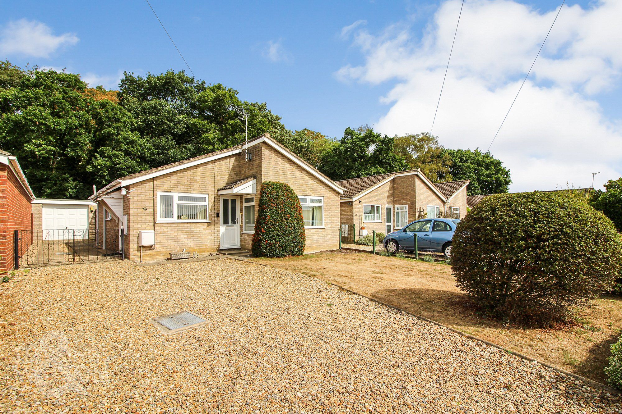 3 bed detached bungalow for sale in Cawstons Meadow, Poringland