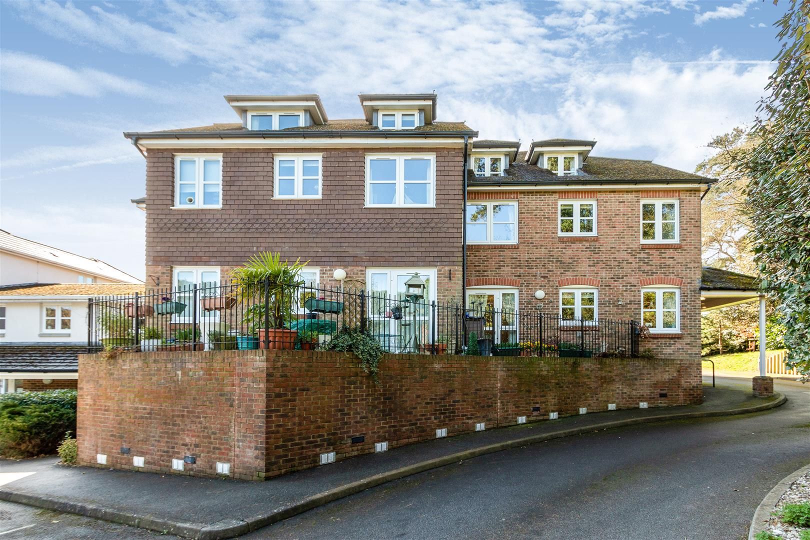 1 bed flat for sale in Radford Court, Tower Road, Liphook GU30 Zoopla