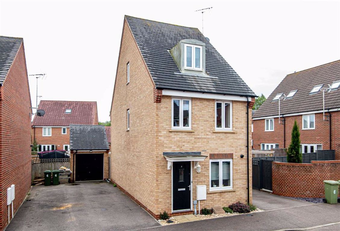 3 bed detached house to rent in Kay Grove, Oakridge Park, Milton Keynes