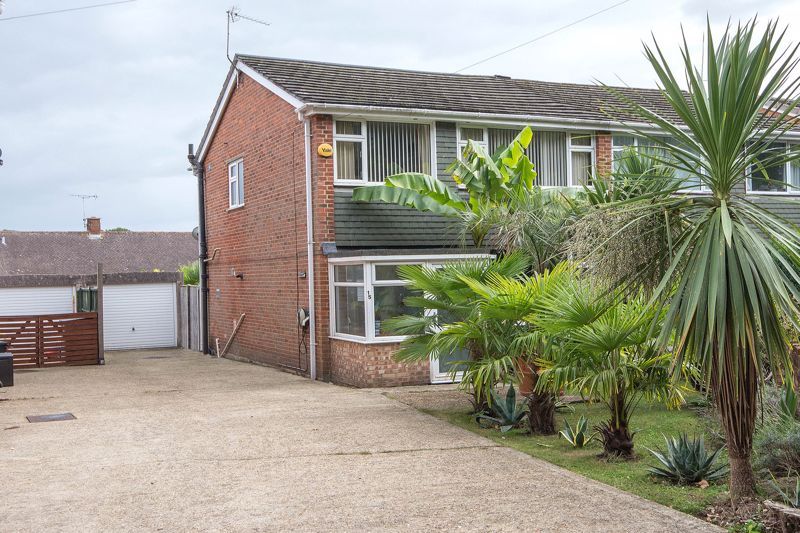3 bed semidetached house for sale in Greatwood Close, Hythe