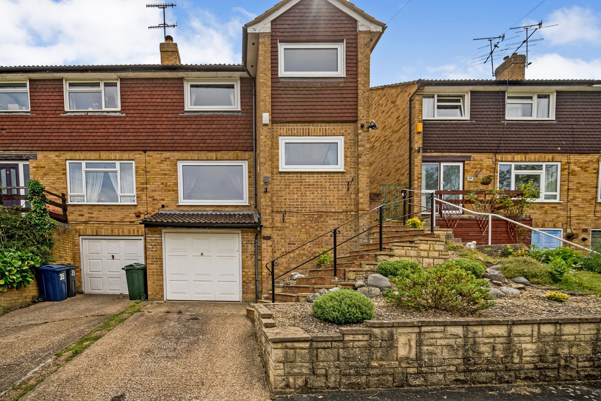 3 bed semidetached house for sale in Carisbrooke Avenue, High HP12 Zoopla