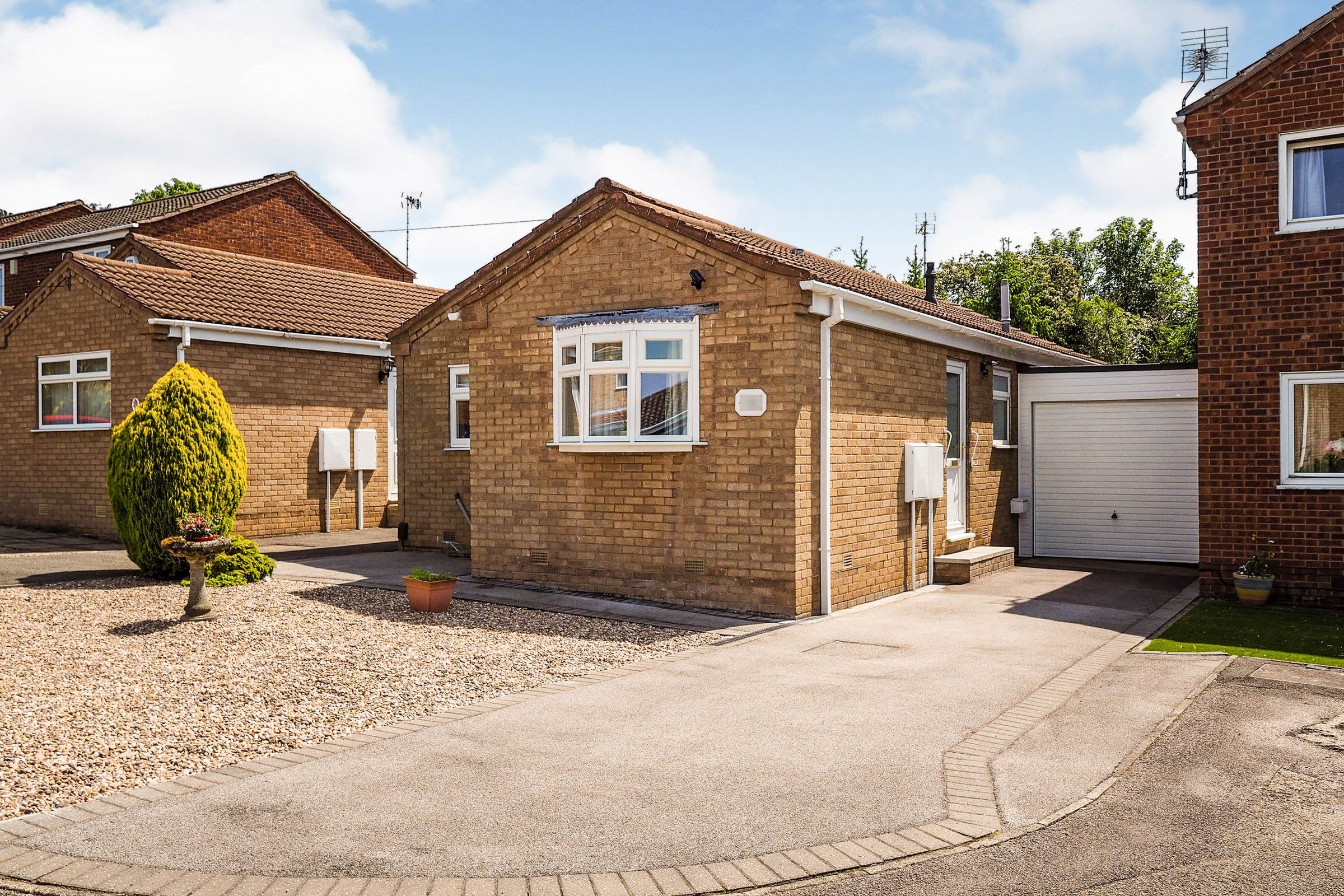2 bed bungalow for sale in Wollaton Paddocks, Wollaton, Nottingham