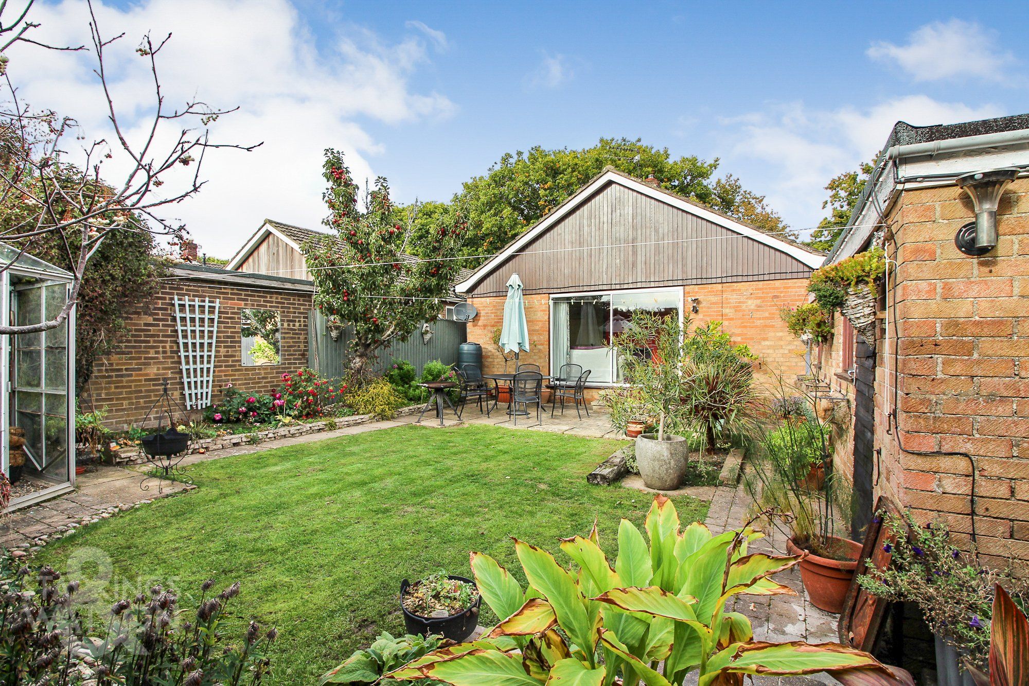 2 bed detached bungalow for sale in Post Office Road, Little Plumstead