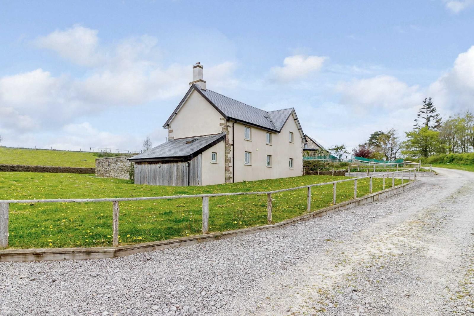 4 bed detached house to rent in Clawdd Y Parc Farm, Llangybi, Near Usk