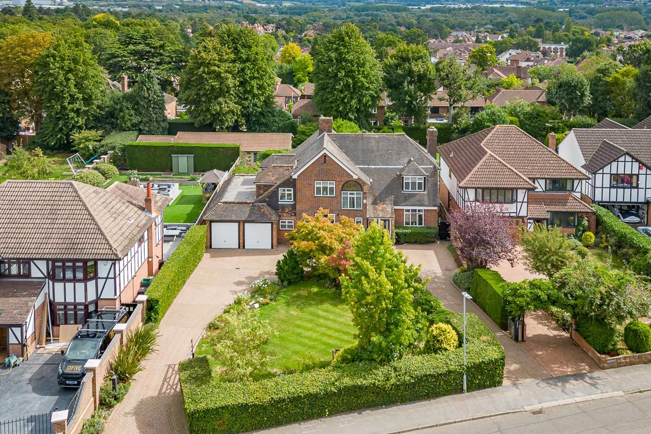 4 bed property for sale in Park Lane, Broxbourne EN10 Zoopla