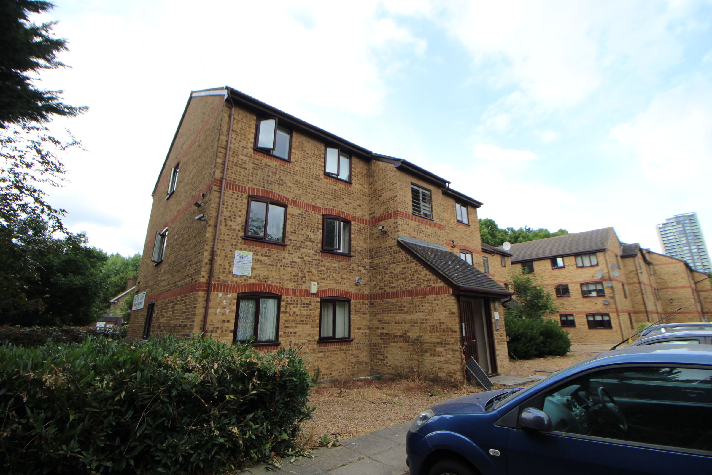 2 bed flat for sale in Britton Court, London E15 Zoopla