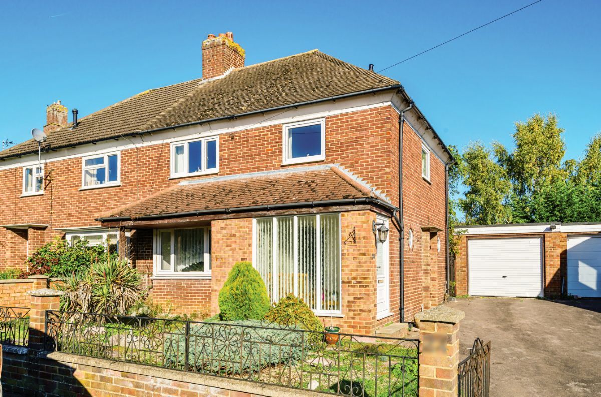 3 bed semidetached house for sale in Willow Way, Ampthill, Bedford