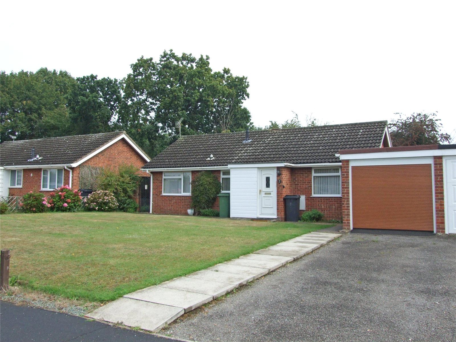 2 bed bungalow to rent in Firs Road, Hethersett, Norwich, Norfolk NR9