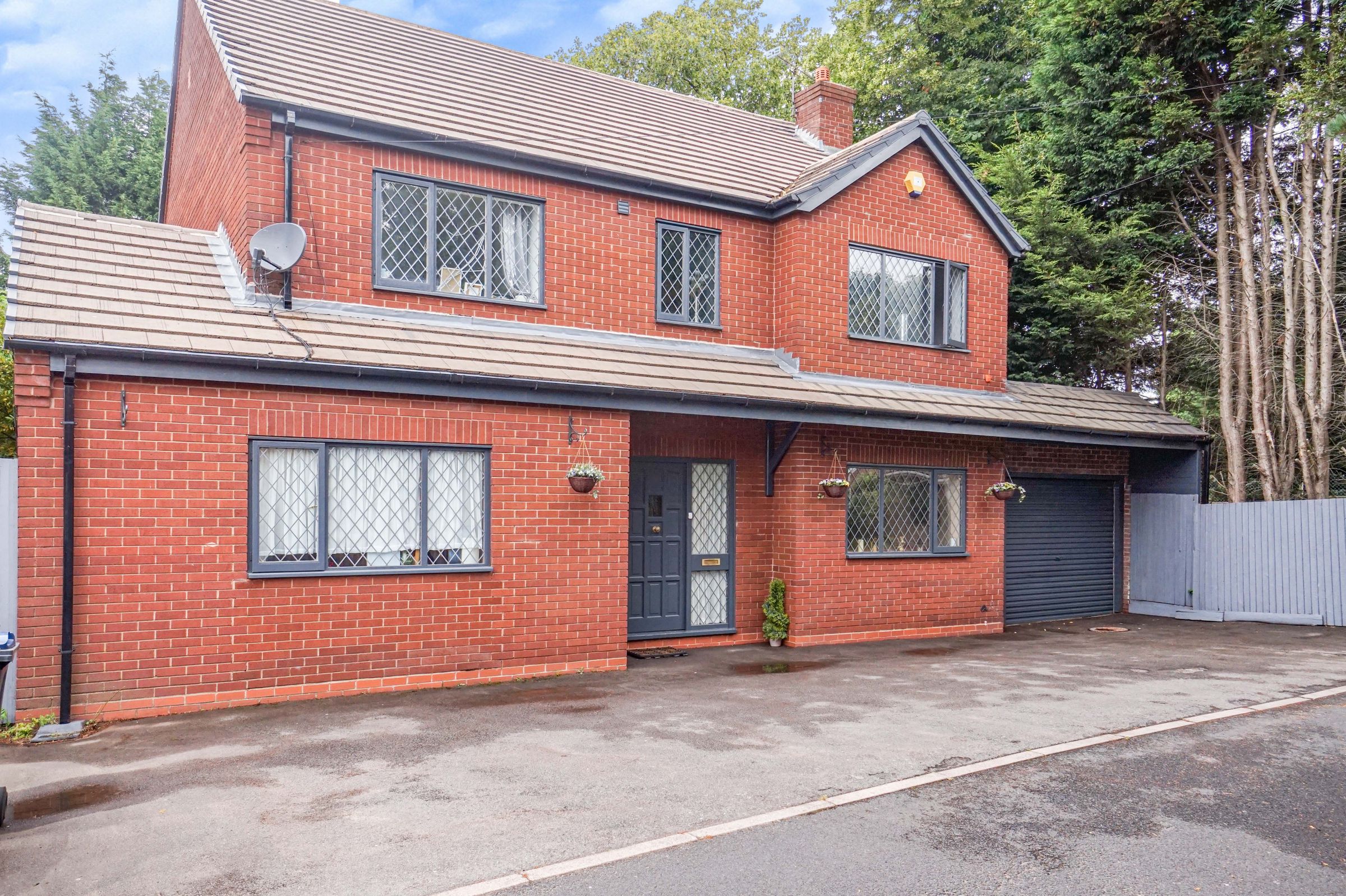 4 bed detached house for sale in Dean Close, Wylde Green, Sutton