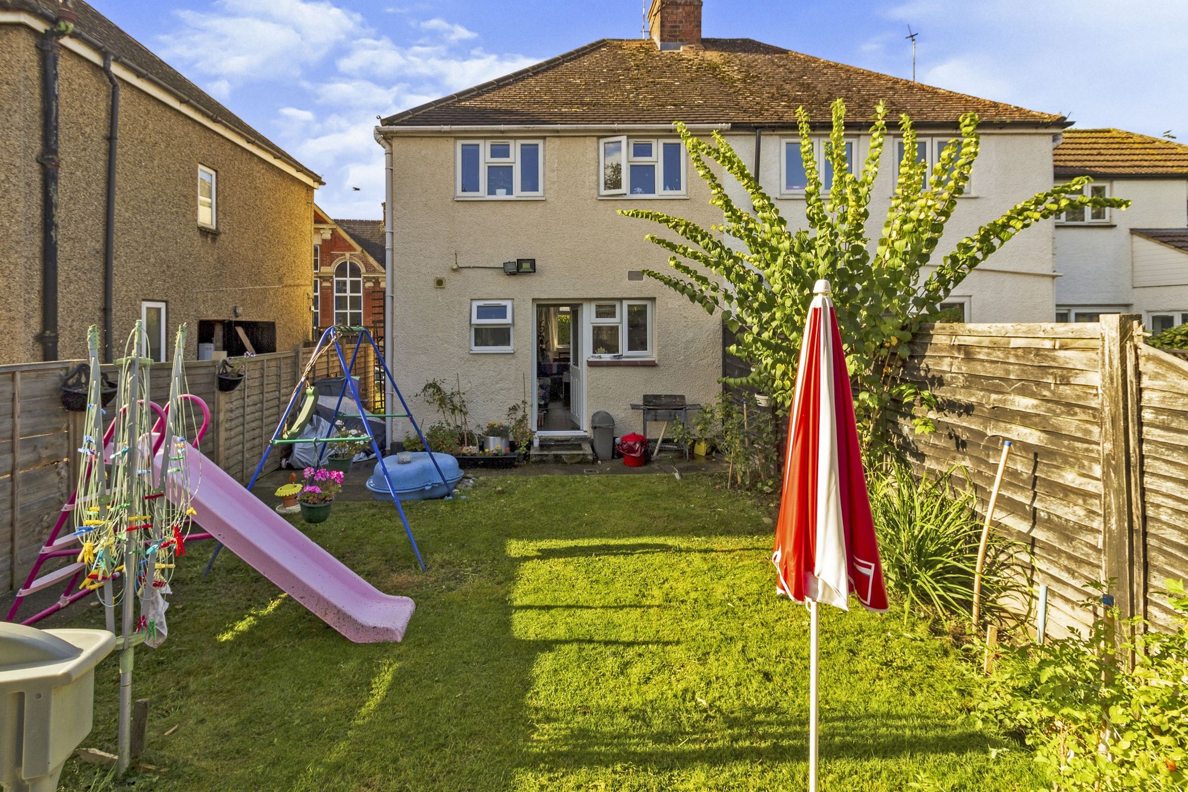 3 bed semidetached house to rent in Bury Street, Newport Pagnell MK16