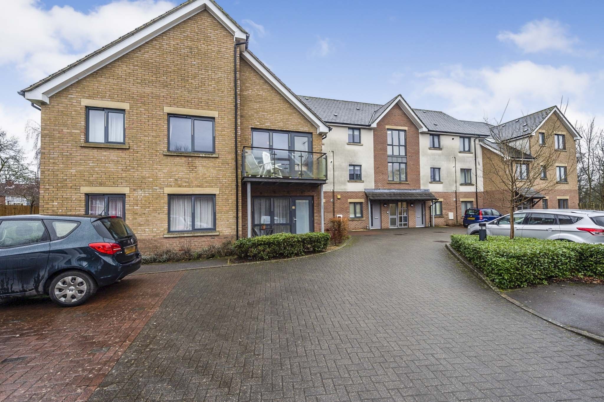 2 bed flat for sale in Queensway, Hemel Hempstead Industrial Estate