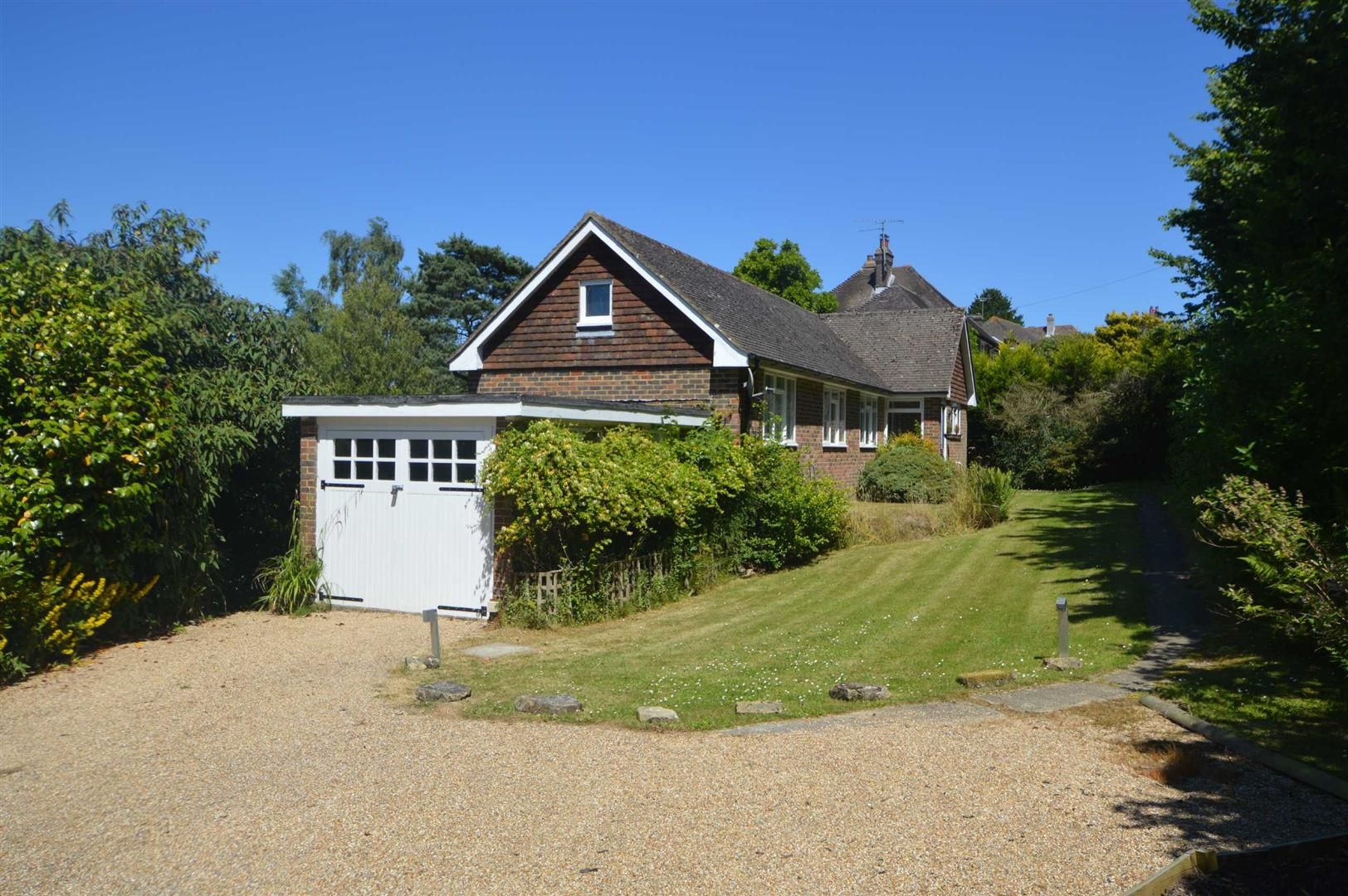 3 bed detached bungalow to rent in Church Road, Rotherfield
