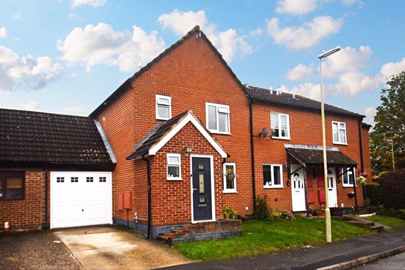 3 bed terraced house for sale in Bracken Bank, Lychpit, Basingstoke