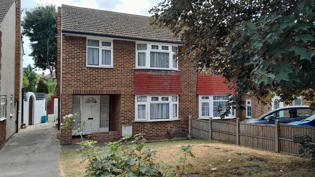 3 bed semidetached house for sale in Kingshill Avenue, Hayes