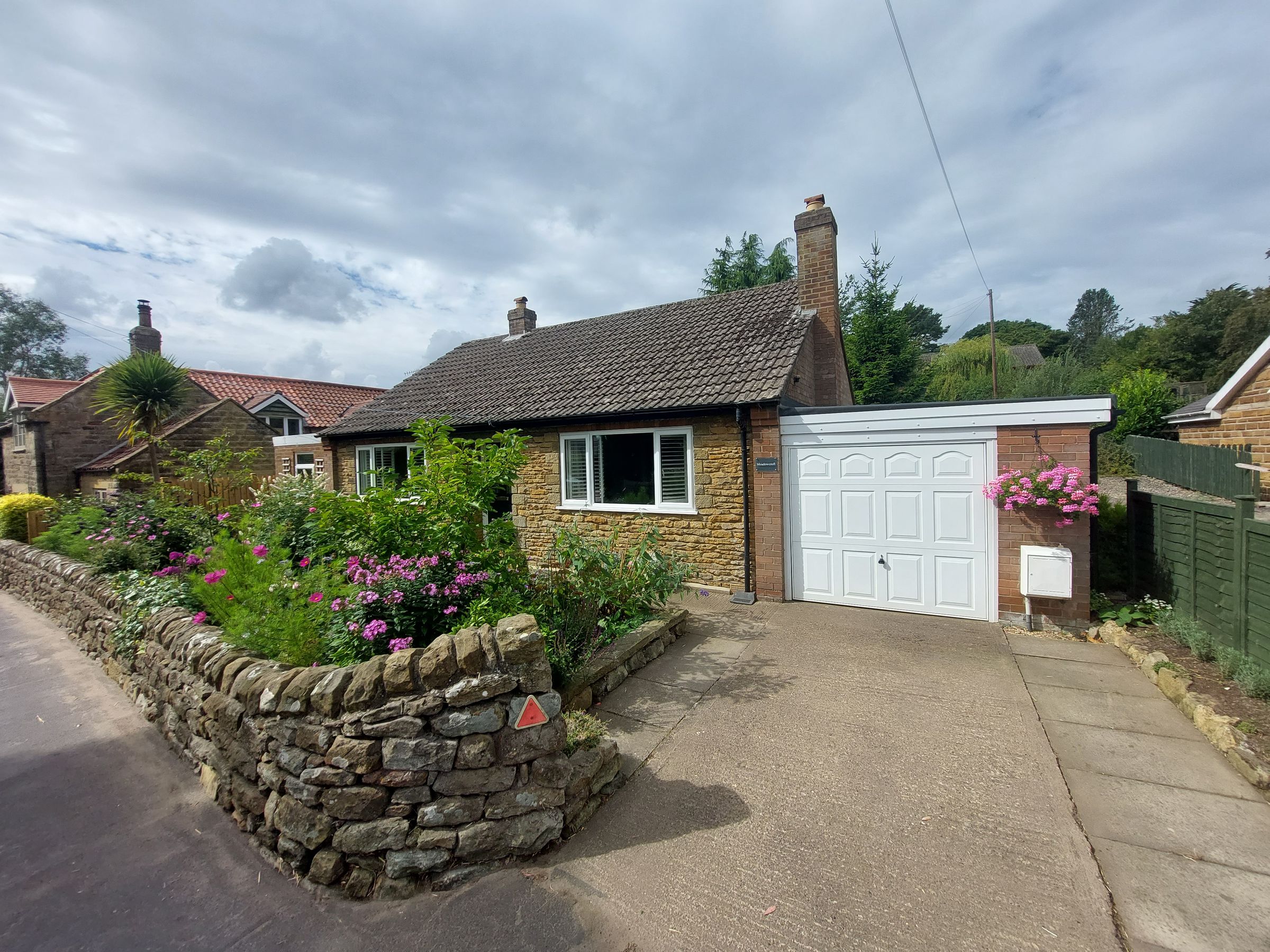 2 bed detached bungalow for sale in Mill Lane, Cloughton, Scarborough YO13 Zoopla